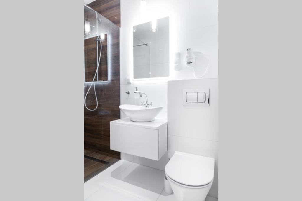 Househost Apartment: Miodowa 42/8A Street Krakow Dış mekan fotoğraf