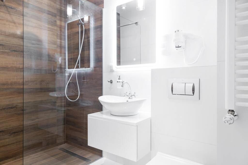 Househost Apartment: Miodowa 42/8A Street Krakow Dış mekan fotoğraf